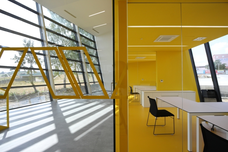 簡約的辦公室裝修設計效果圖