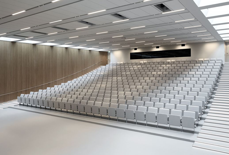 學(xué)?；顒?dòng)中心報(bào)告廳裝修效果圖